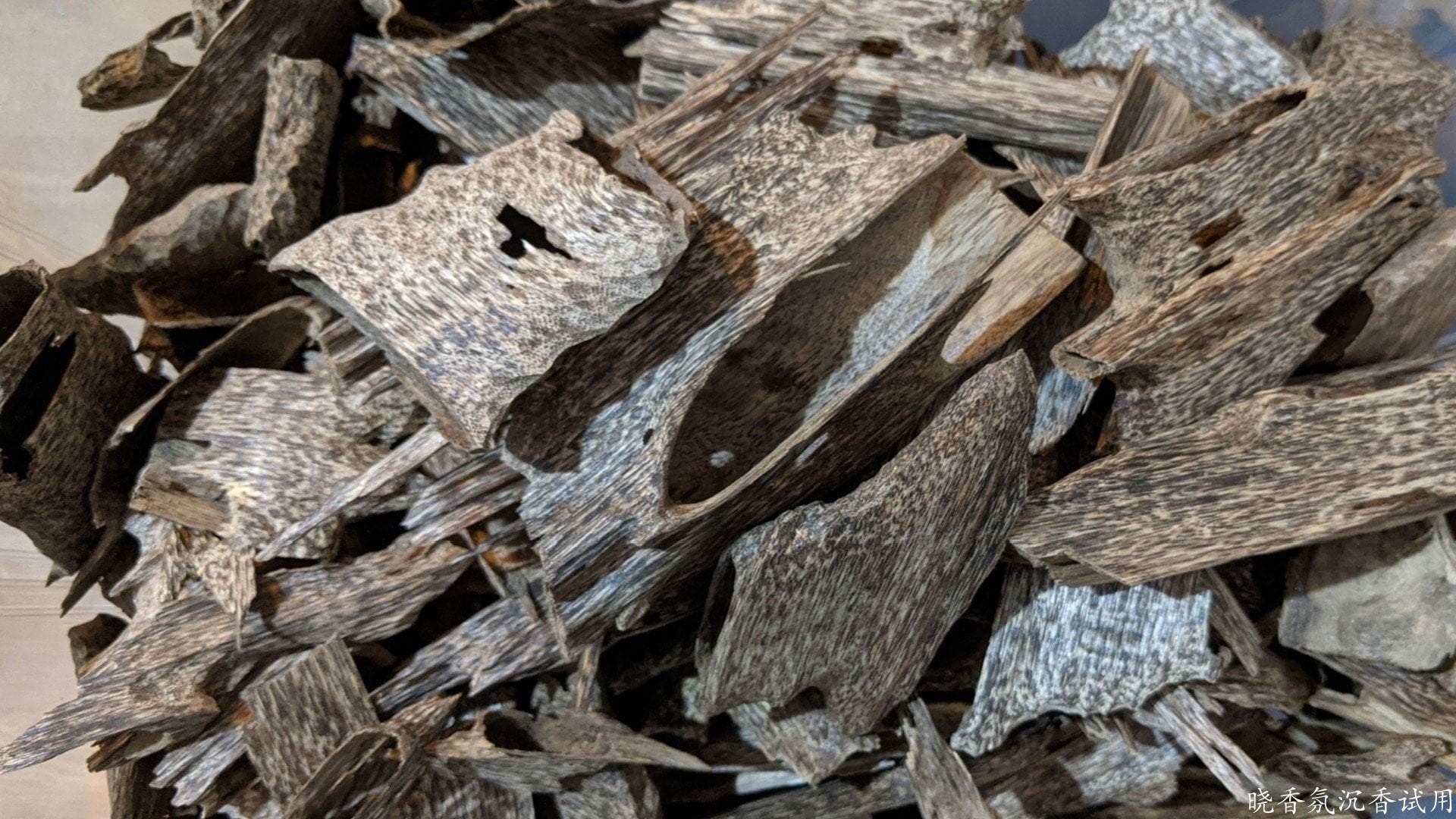 单方檀香精油可以直接涂抹皮肤吗？怎么稀释使用？